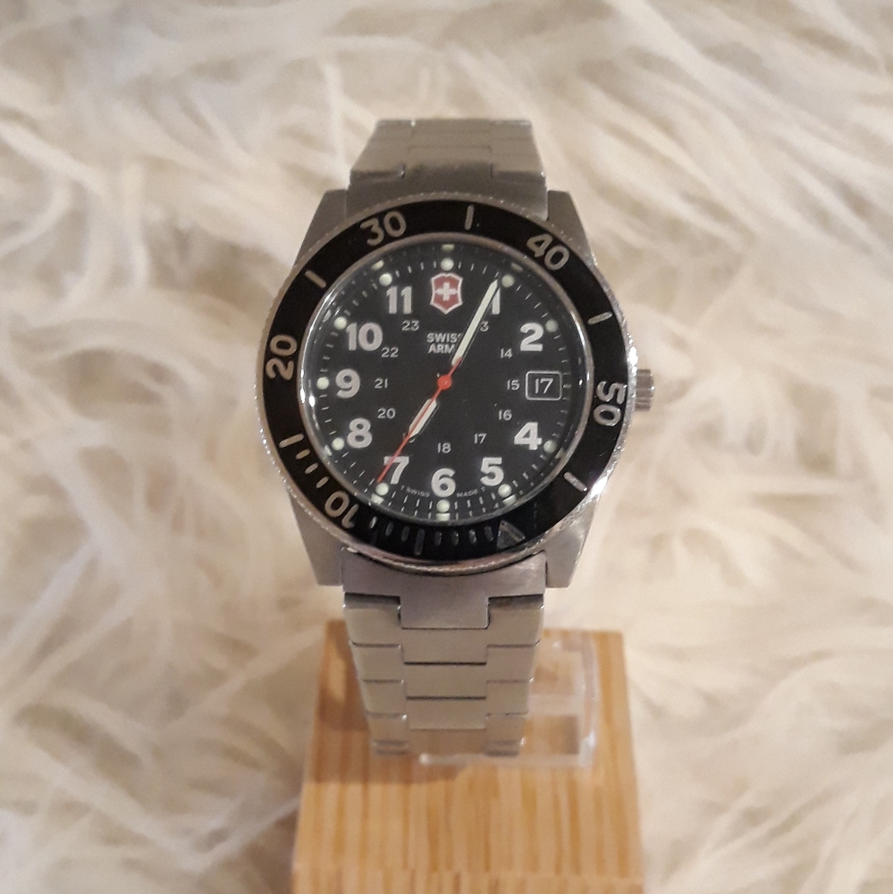 Swiss Army silver tone mens watch